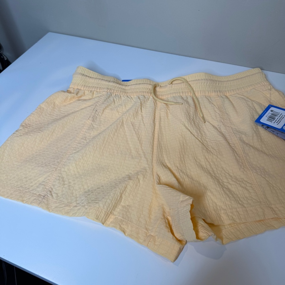 Columbia yellow gold shorts size XL